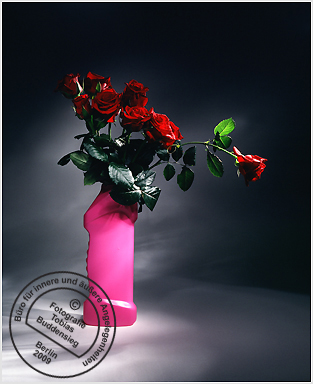 Blumen 23 - Rosa Flasche mit roten Rosen